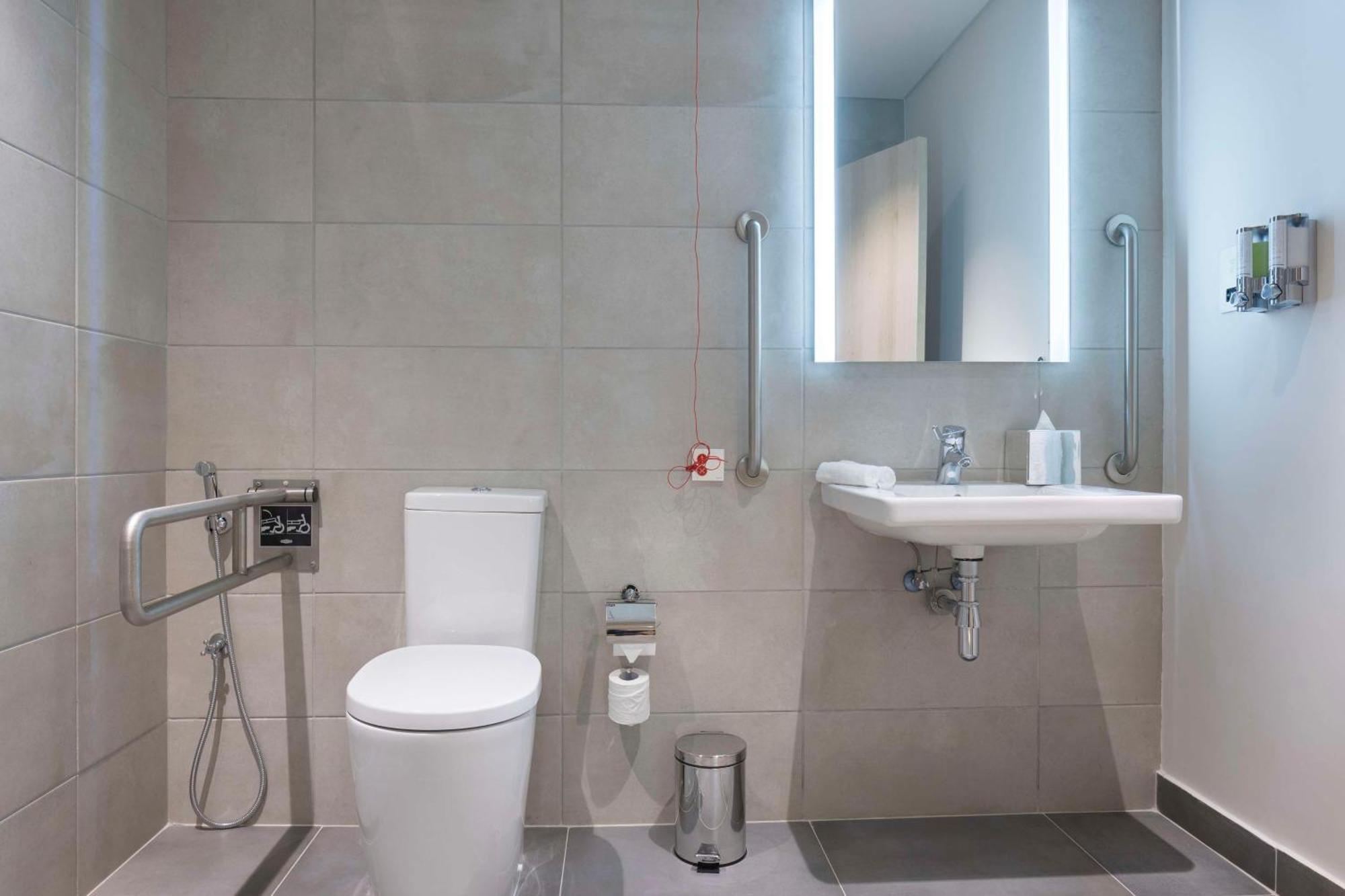 Hampton By Hilton Doha Old Town Hotell Exteriör bild