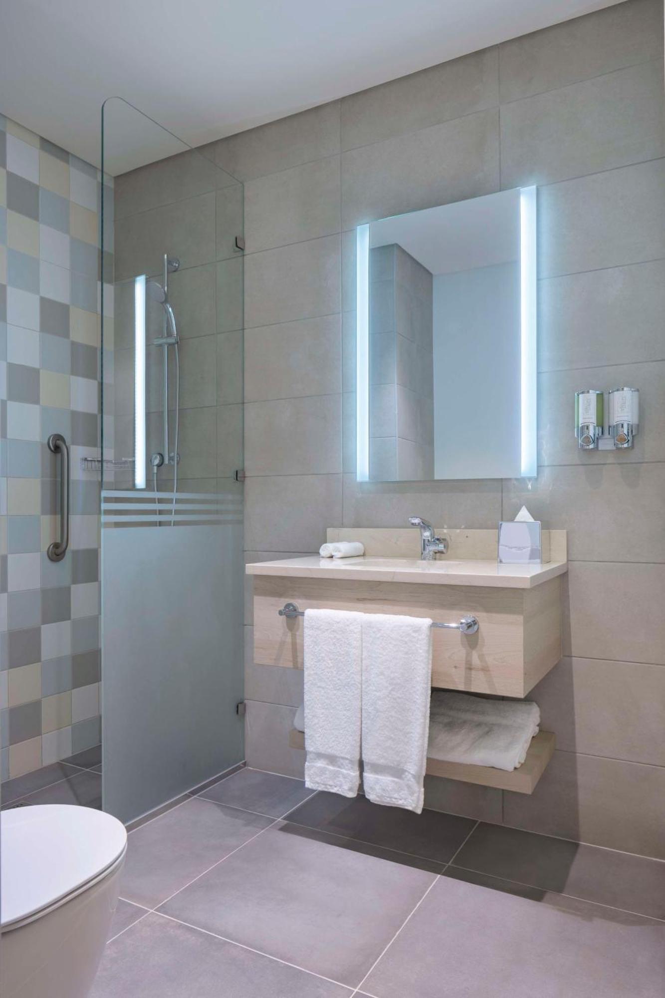 Hampton By Hilton Doha Old Town Hotell Exteriör bild