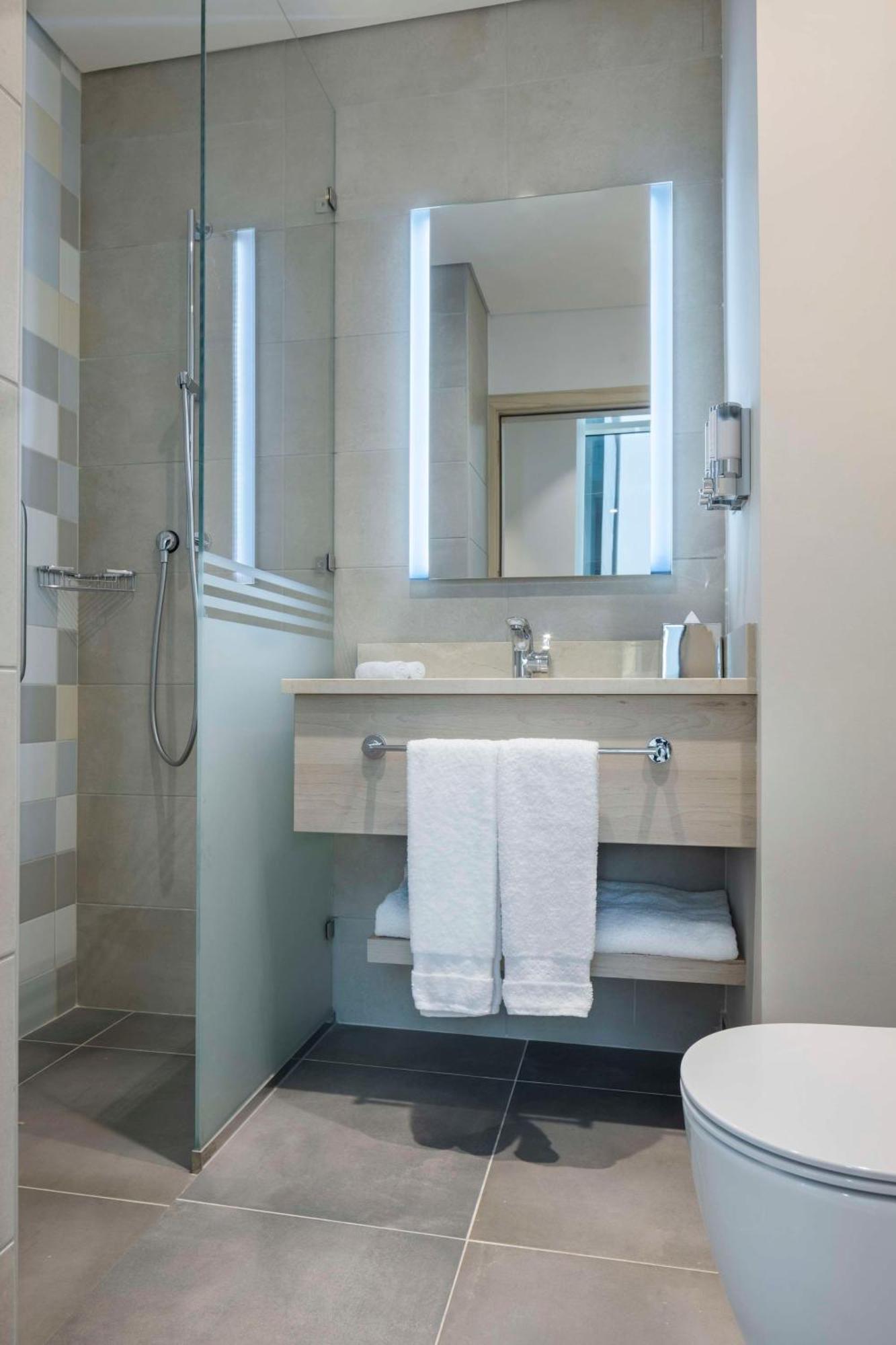Hampton By Hilton Doha Old Town Hotell Exteriör bild